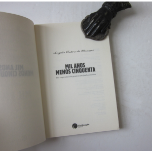 MENEZES (ANGELA DUTRA DE) - MIL ANOS MENOS CINQUENTA: UMA VIAGEM ATRAVÉS DAS GERAÇÕES DE UMA FAMÍLIA DE COIMBRA