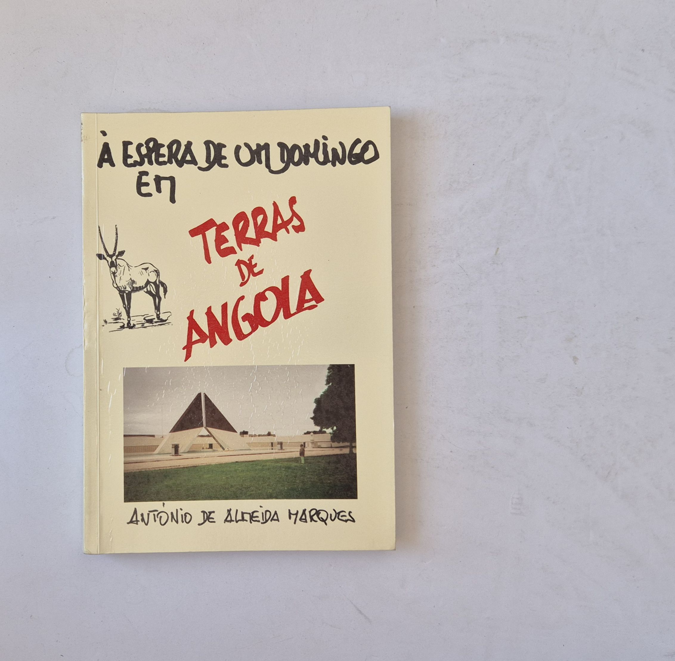 21541 MARQUES (ANTÓNIO DE ALMEIDA) - À ESPERA DE UM DOMINGO EM TERRAS DE ANGOLA